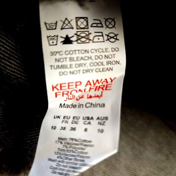 Womens Pretty Little Thing Cropped Denim Jacket Black & Blue Frayed Hem Size 6 - Picture 7 of 16